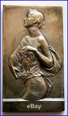 294. Art nouveau. Bronze argenté. VICTOIRE 1947 par E. De Bremaecker