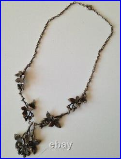 Ancien collier en Métal ou argent (pas de poinçon) de style Art nouveau