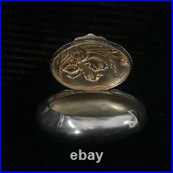 Ancien pendentif Art Nouveau en argent massif à decor d'iris
