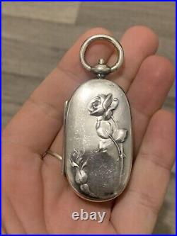 Ancien pendentif porte louis en argent roses Art Nouveau 1900