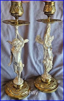 Bougeoirs 1900 drapés à l'antique Bronze argenté & doré Putto & femme papillon