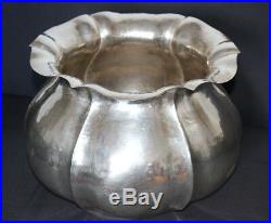 Important vase en argent martelé 1690 gr 35cm diamètre