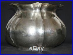 Important vase en argent martelé 1690 gr 35cm diamètre