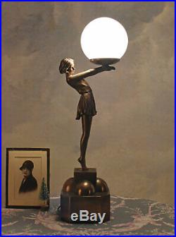 Lampe Art Déco de Table Figure Féminine Écran Boule Chevet