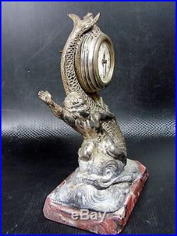 Pendulette Art Nouveau régule argenté sur marbre Amour chevauchant un Trinitron