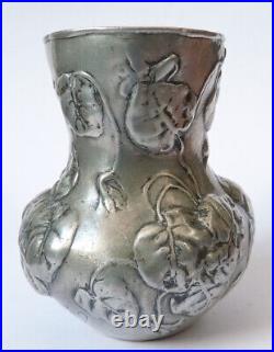Petit vase ART NOUVEAU en bronze argenté signé CALLOT vers 1900