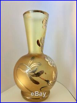 Petit vase Art nouveau, verre iridescent, fleurs en argent, style D'Argyl Loetz
