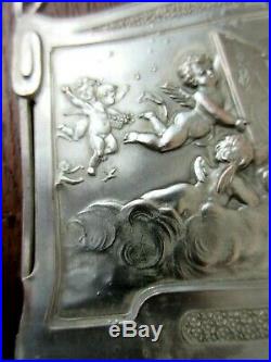 Petite armoire murale Art Nouveau, bois + métal argenté, Femme et 11 angelots