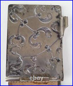 RAVISSANT ancien CARNET DE BAL PENDENTIF ART NOUVEAU décor GUI en métal argenté